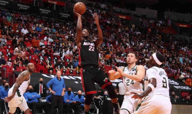  阿德巴约两双热火复仇雄鹿  