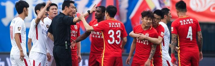  罗马遭遇争议判罚引发争议  