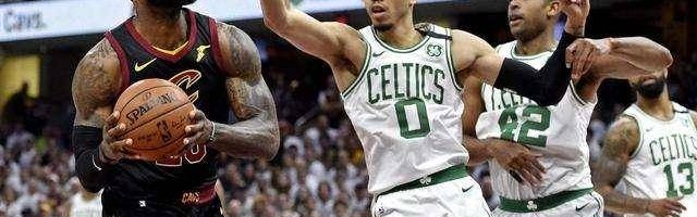  塔图姆35分绿军横扫猛龙  