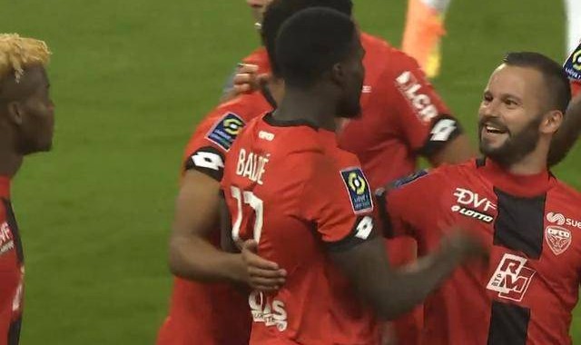  图卢兹主场十人应战，顽强逼平领头羊巴黎  