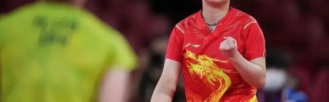  卡尔斯鲁厄主场气势如虹，球迷山呼海啸震撼客队  