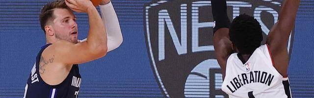  东契奇40+三双独行侠登顶  