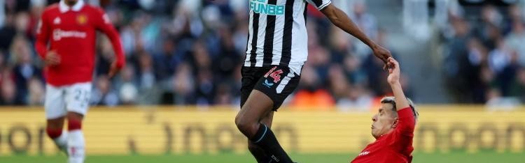  伊萨克梅开二度，纽卡斯尔联客场轻取诺丁汉森林  