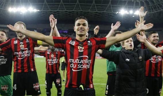  斯特拉斯堡vs尼斯爆发大规模冲突，多人染红被罚下  